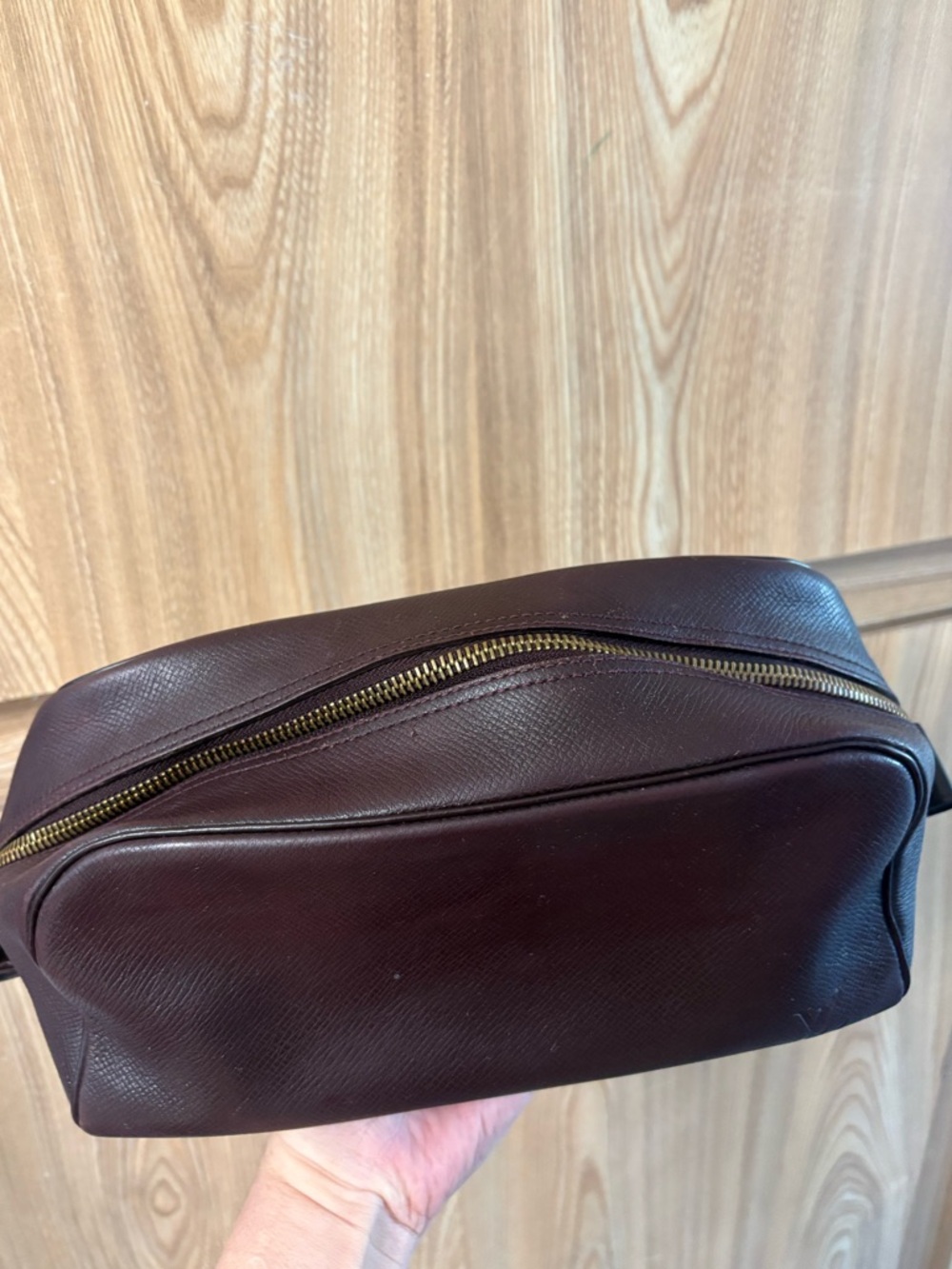 Auth Louis Vuitton Taiga leather Burgundy Cosmetic bag